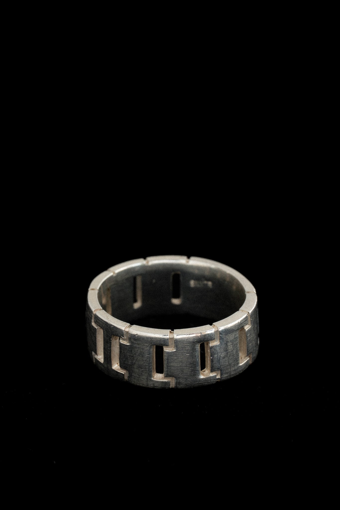 Geometric Cutout Ring