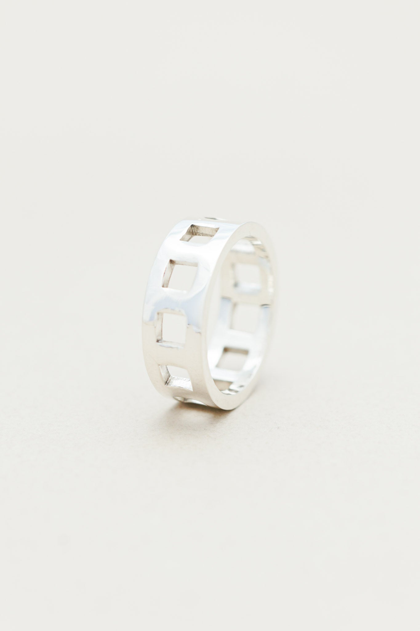 Gucci｜Square Cut-Out Ring (Italy)