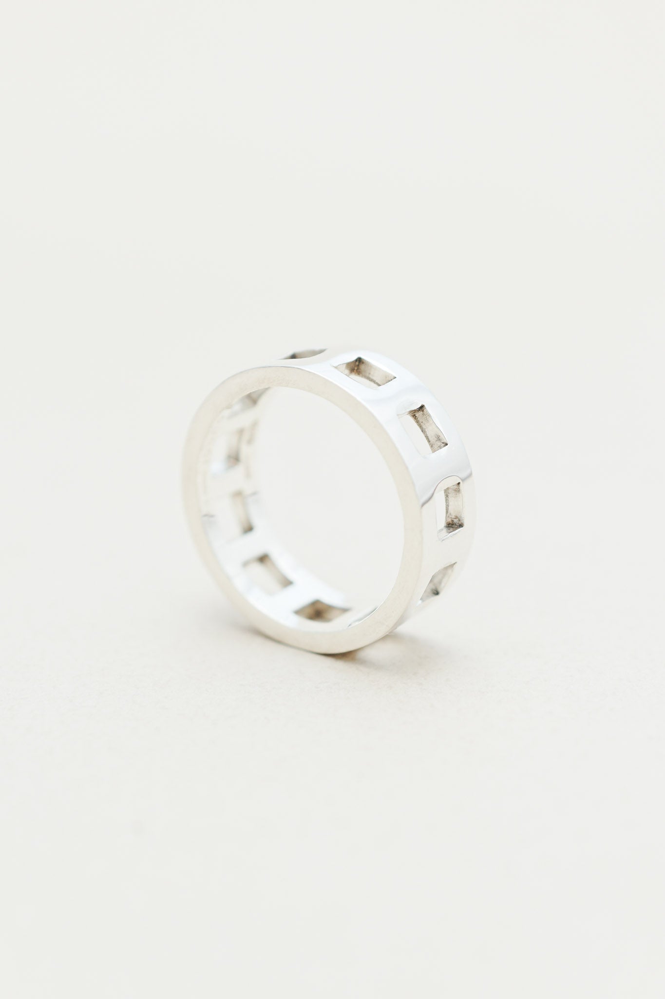 Gucci｜Square Cut-Out Ring (Italy)