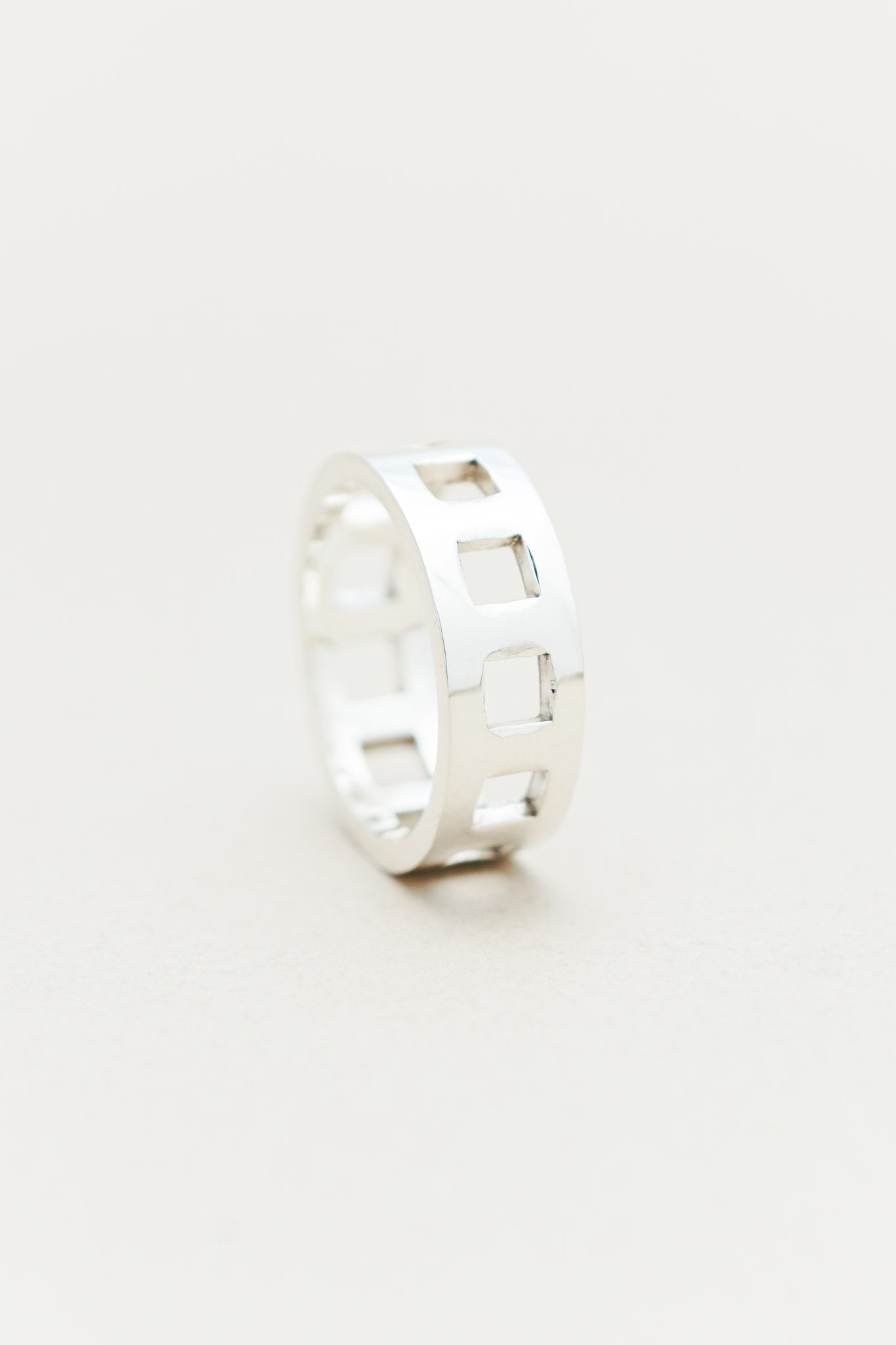Gucci｜Square Cut-Out Ring (Italy)