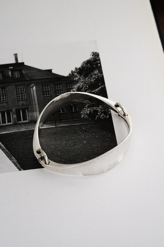 Ragnar Hansen × Tone Vigeland｜Mirror II Hammered Bangle (Norway)
