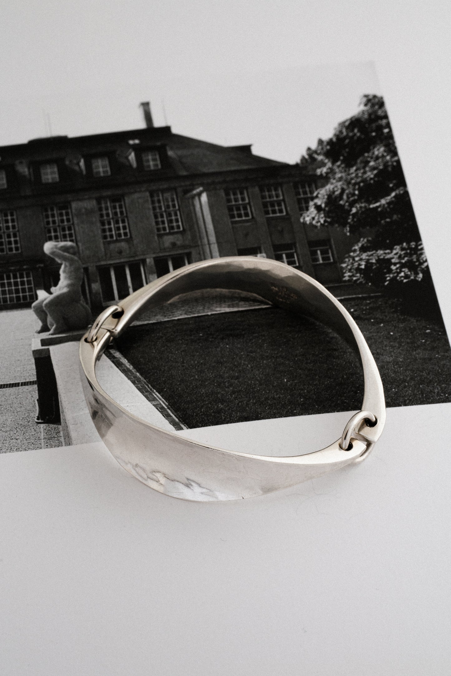 Ragnar Hansen × Tone Vigeland｜Mirror II Hammered Bangle (Norway)