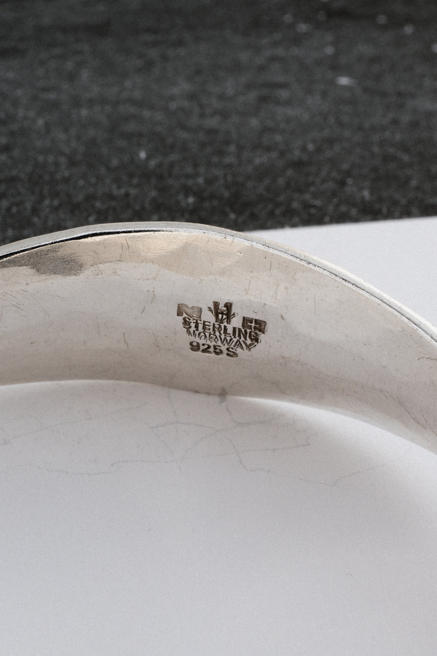 Ragnar Hansen × Tone Vigeland｜Mirror II Hammered Bangle (Norway)
