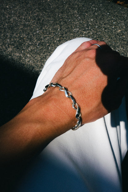 Figure-Eight Link Bracelet (UK)