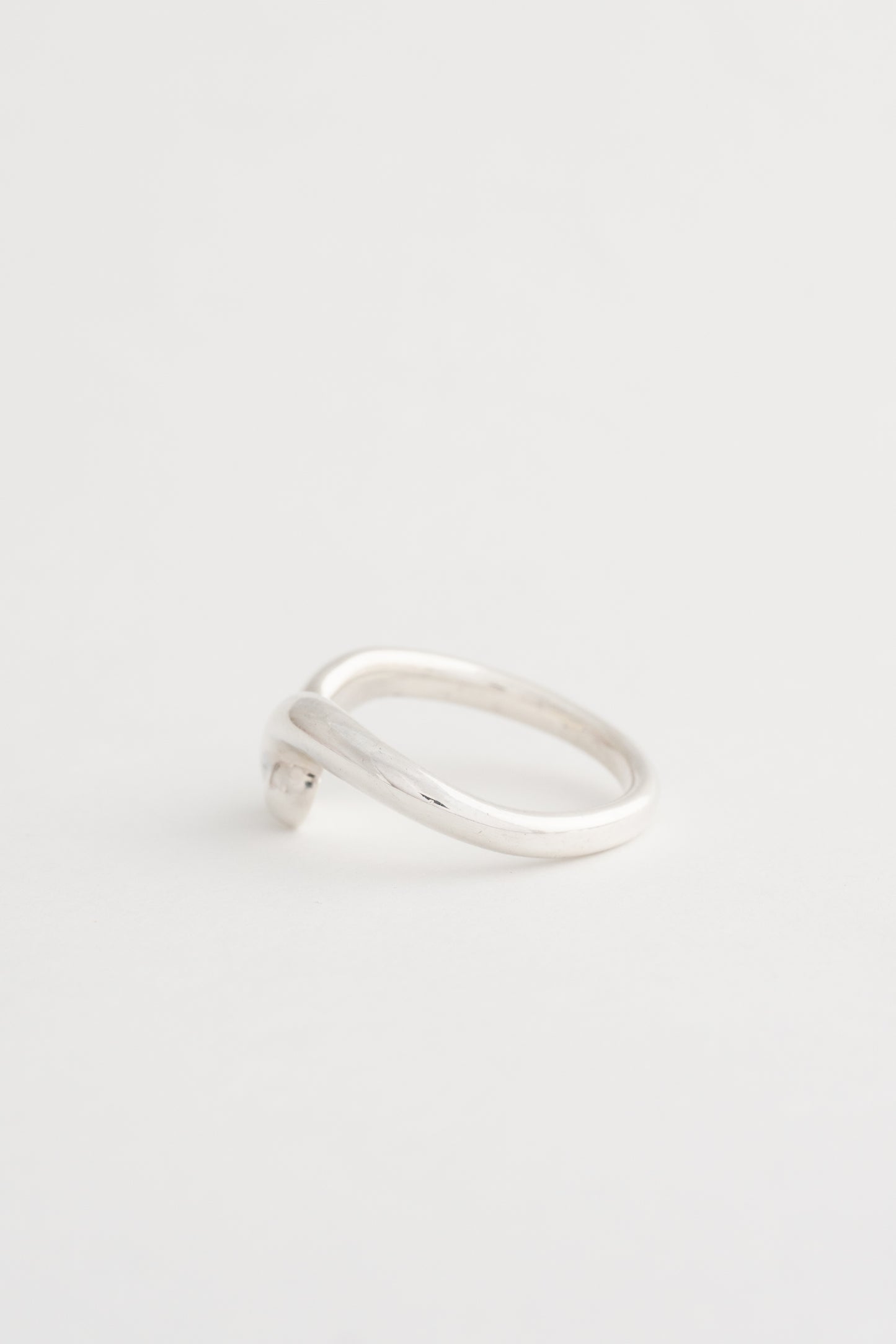 Cross Curve Ring