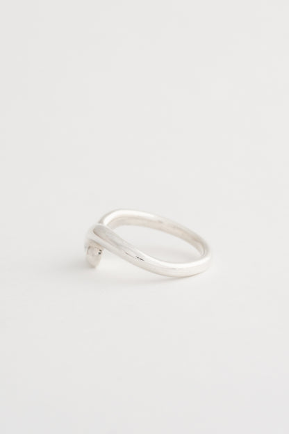 Cross Curve Ring
