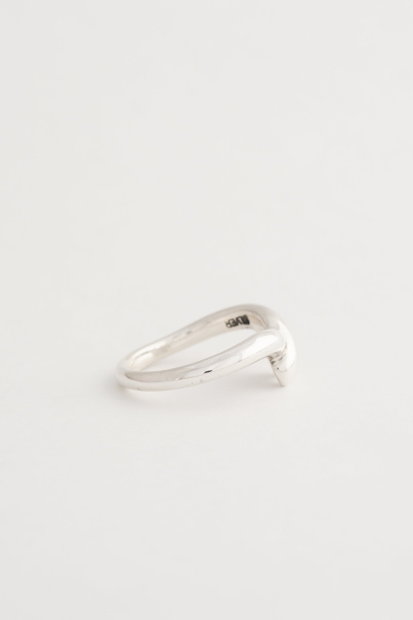 Cross Curve Ring