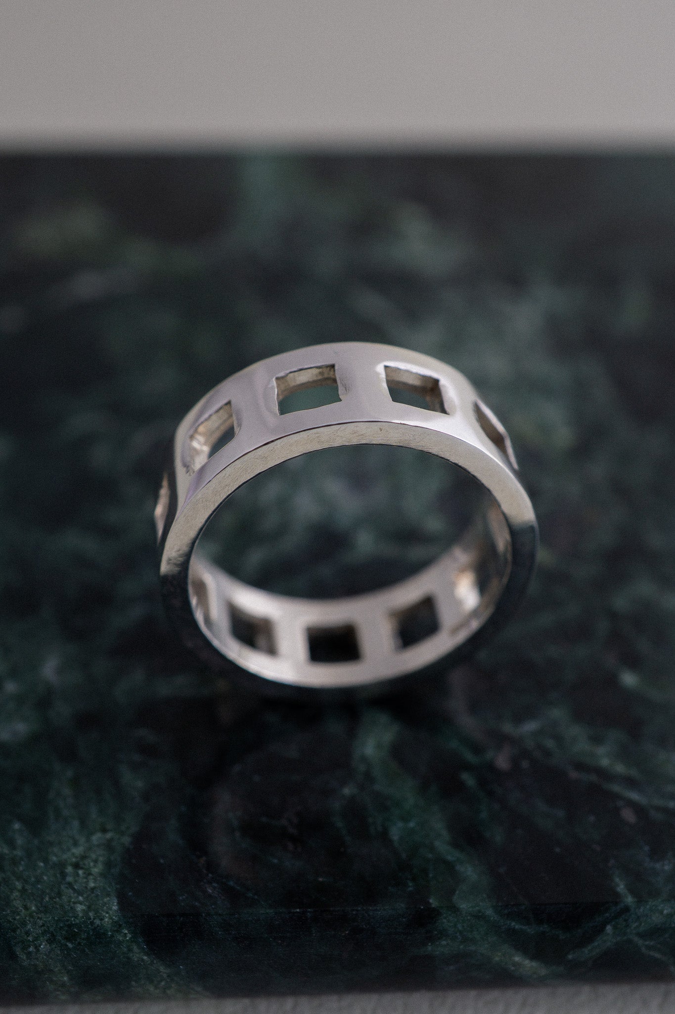Gucci｜Square Cut-Out Ring (Italy)