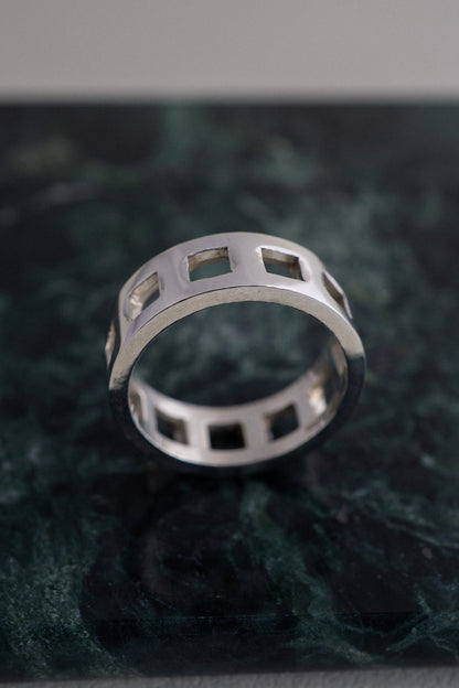 Gucci｜Square Cut-Out Ring (Italy)