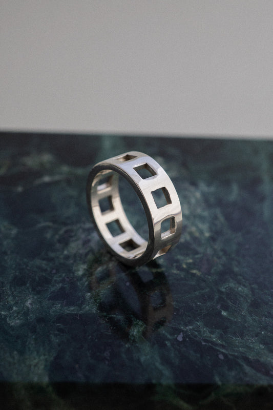 Gucci｜Square Cut-Out Ring (Italy)