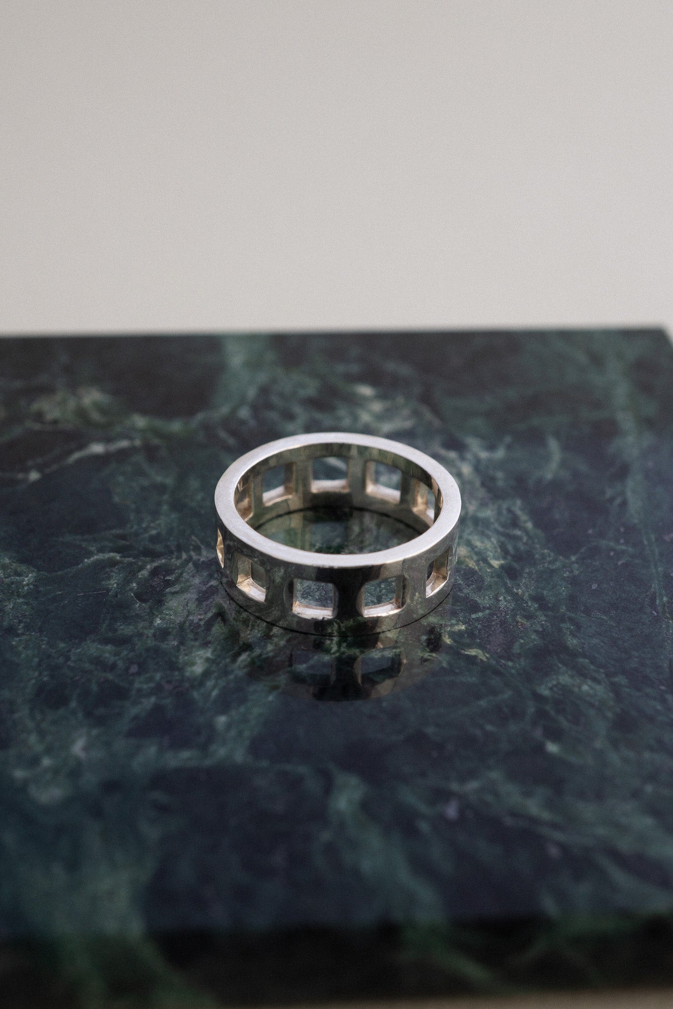 Gucci｜Square Cut-Out Ring (Italy)