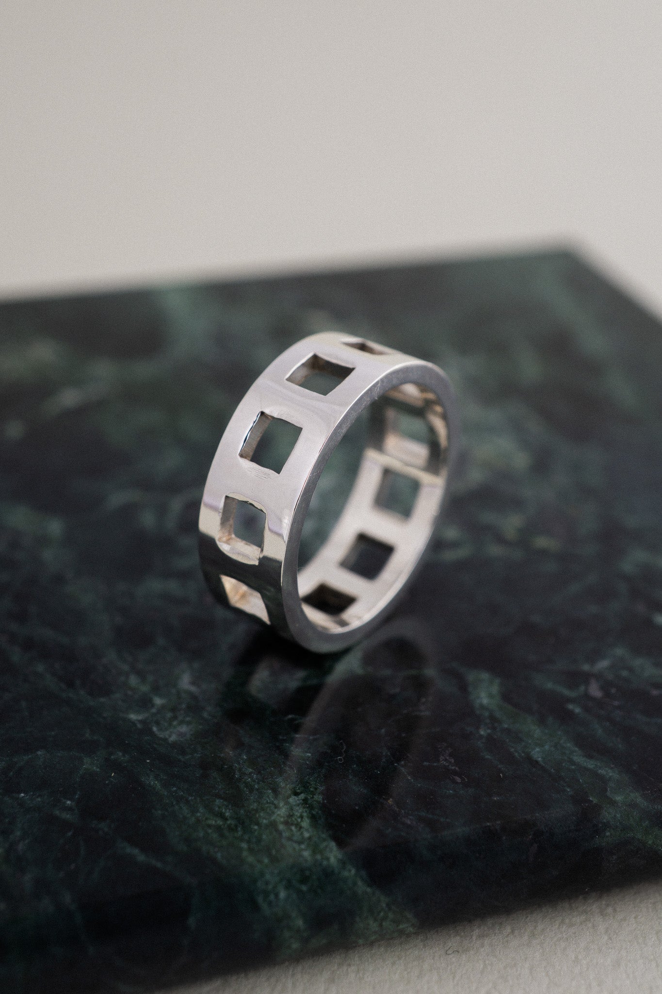 Gucci｜Square Cut-Out Ring (Italy)