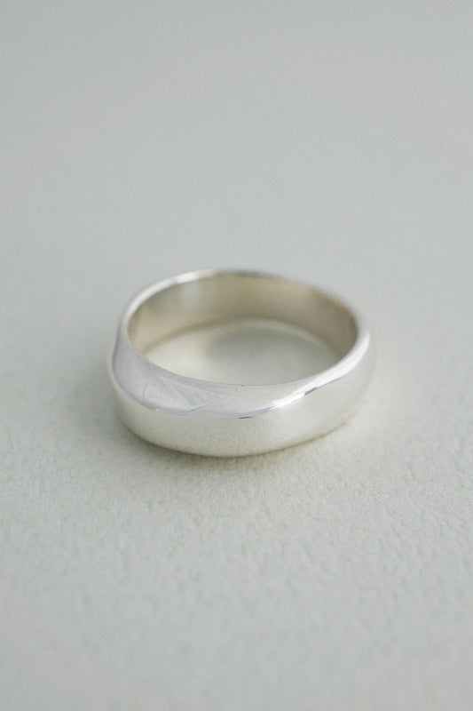 Tiffany & Co.｜Knife Edge Ring (1999)