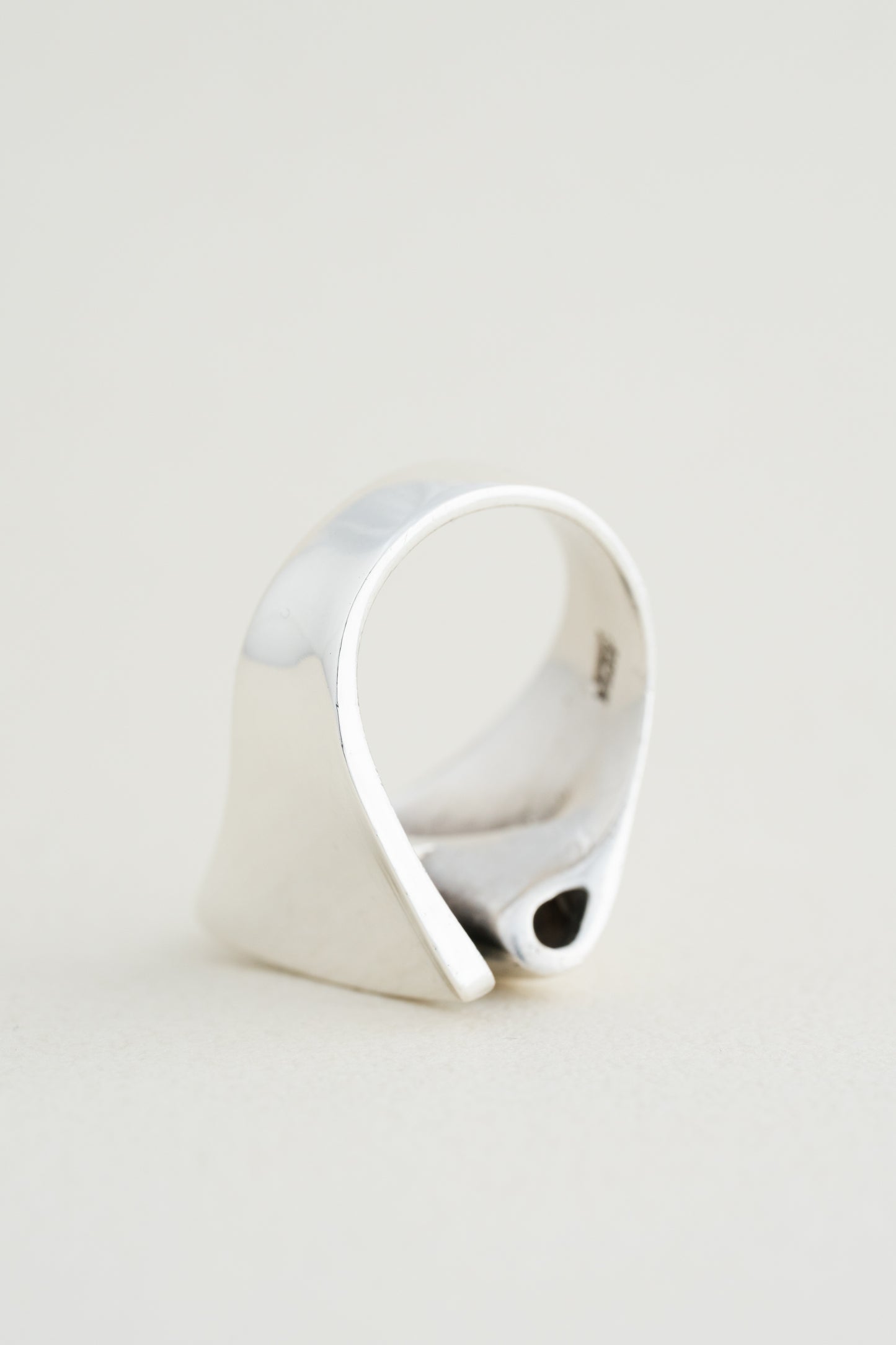 Hans Hansen｜Sculptural Split Ring (Denmark)