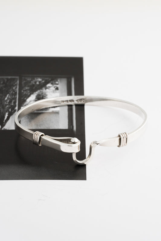 Hook and Eye Bangle (Mexico)