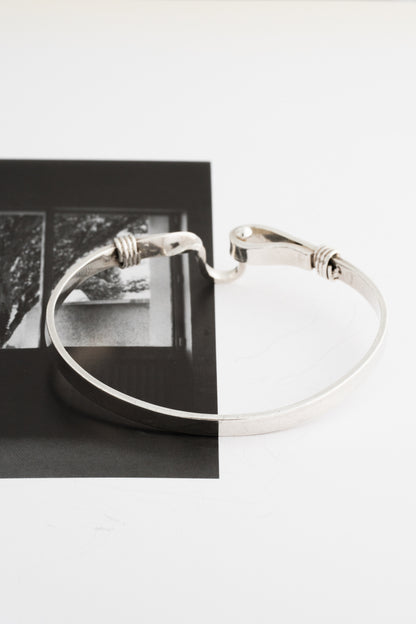 Hook and Eye Bangle (Mexico)
