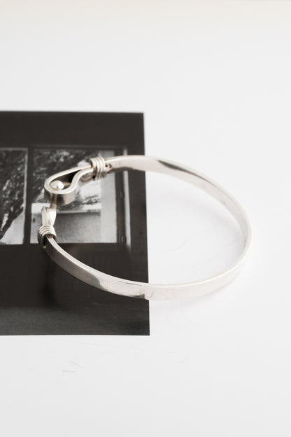 Hook and Eye Bangle (Mexico)