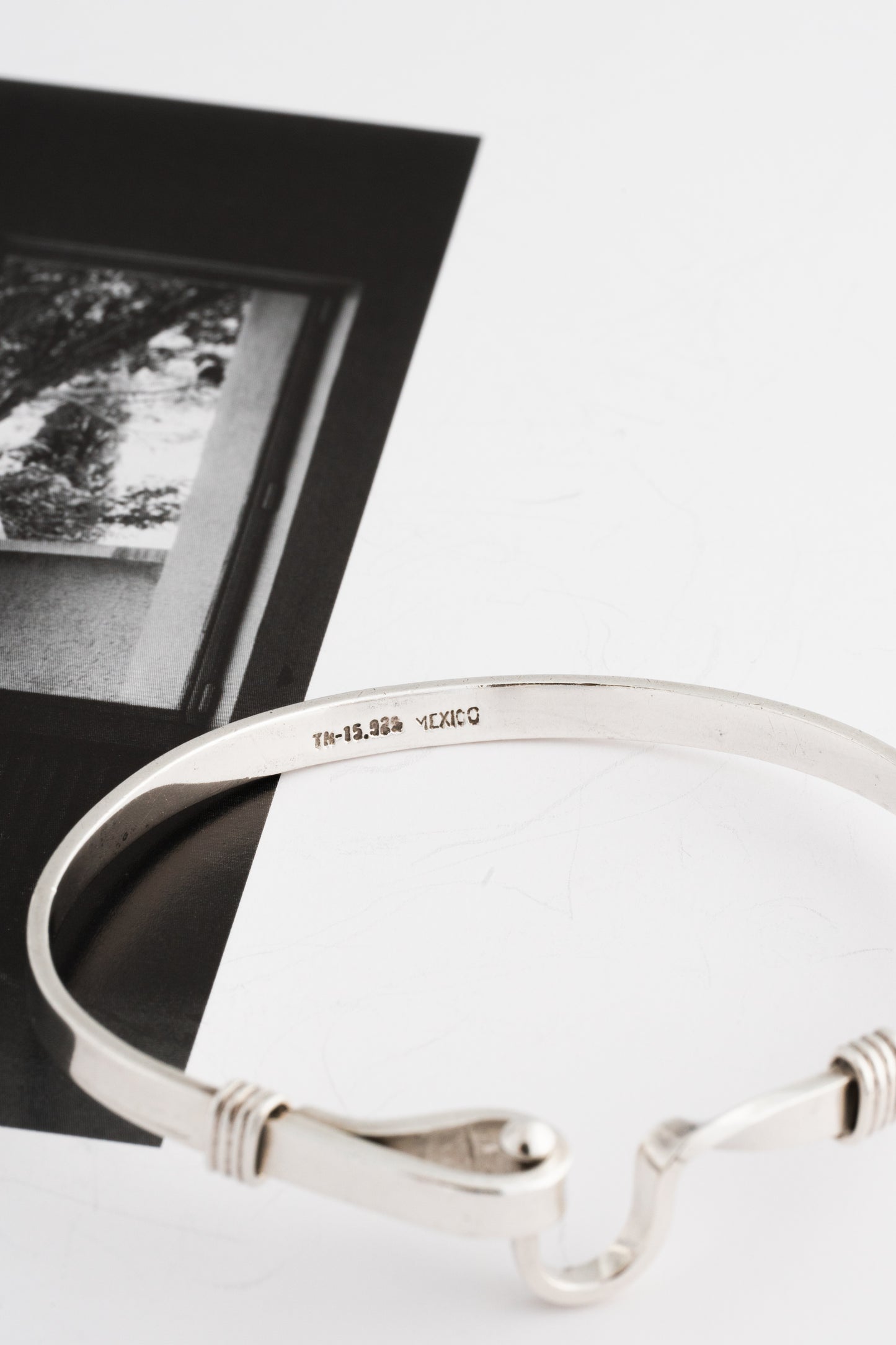 Hook and Eye Bangle (Mexico)