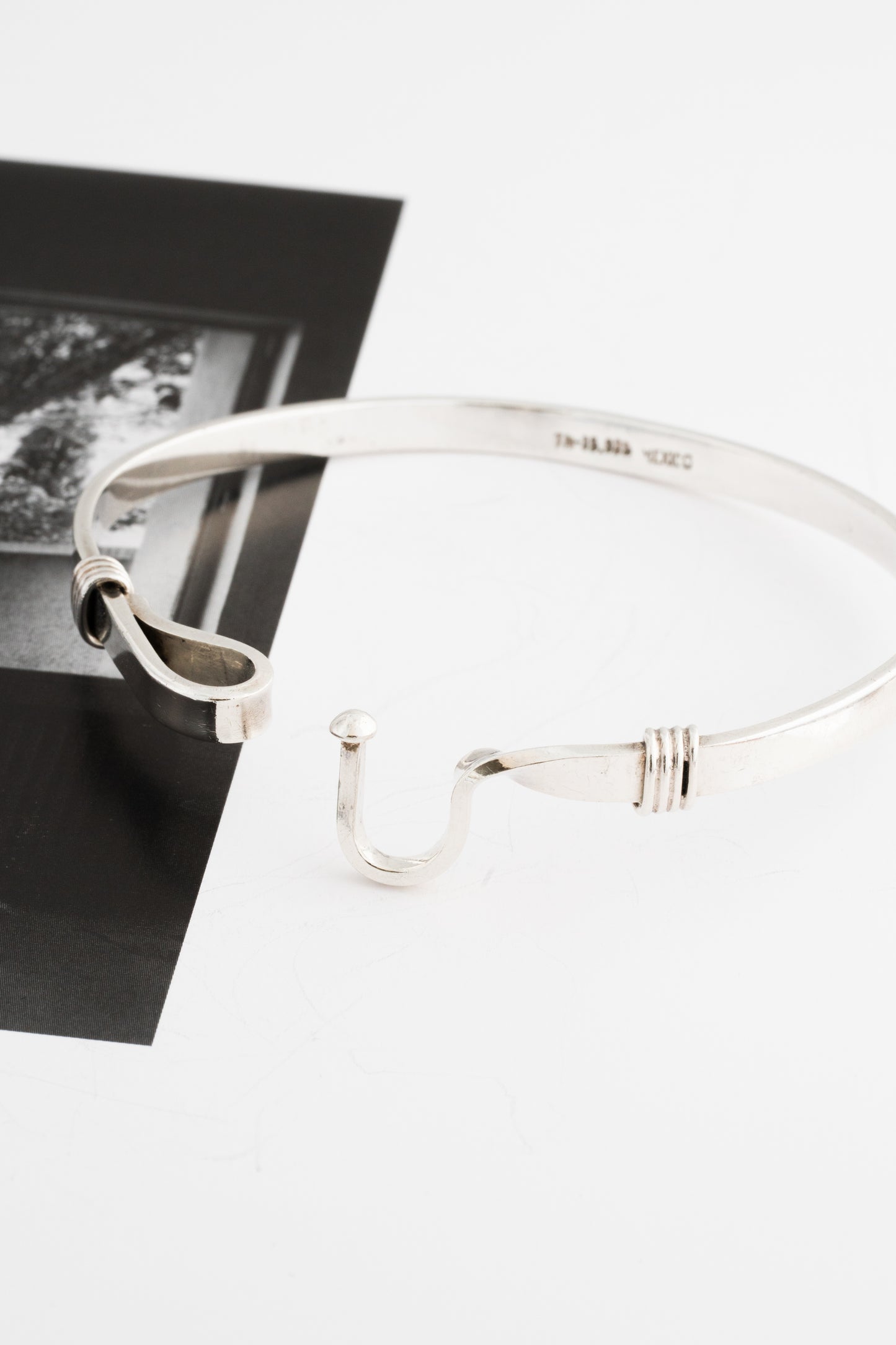 Hook and Eye Bangle (Mexico)