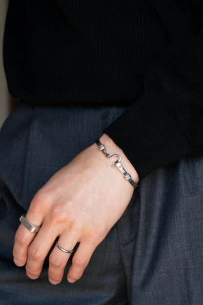 Hook and Eye Bangle (Mexico)