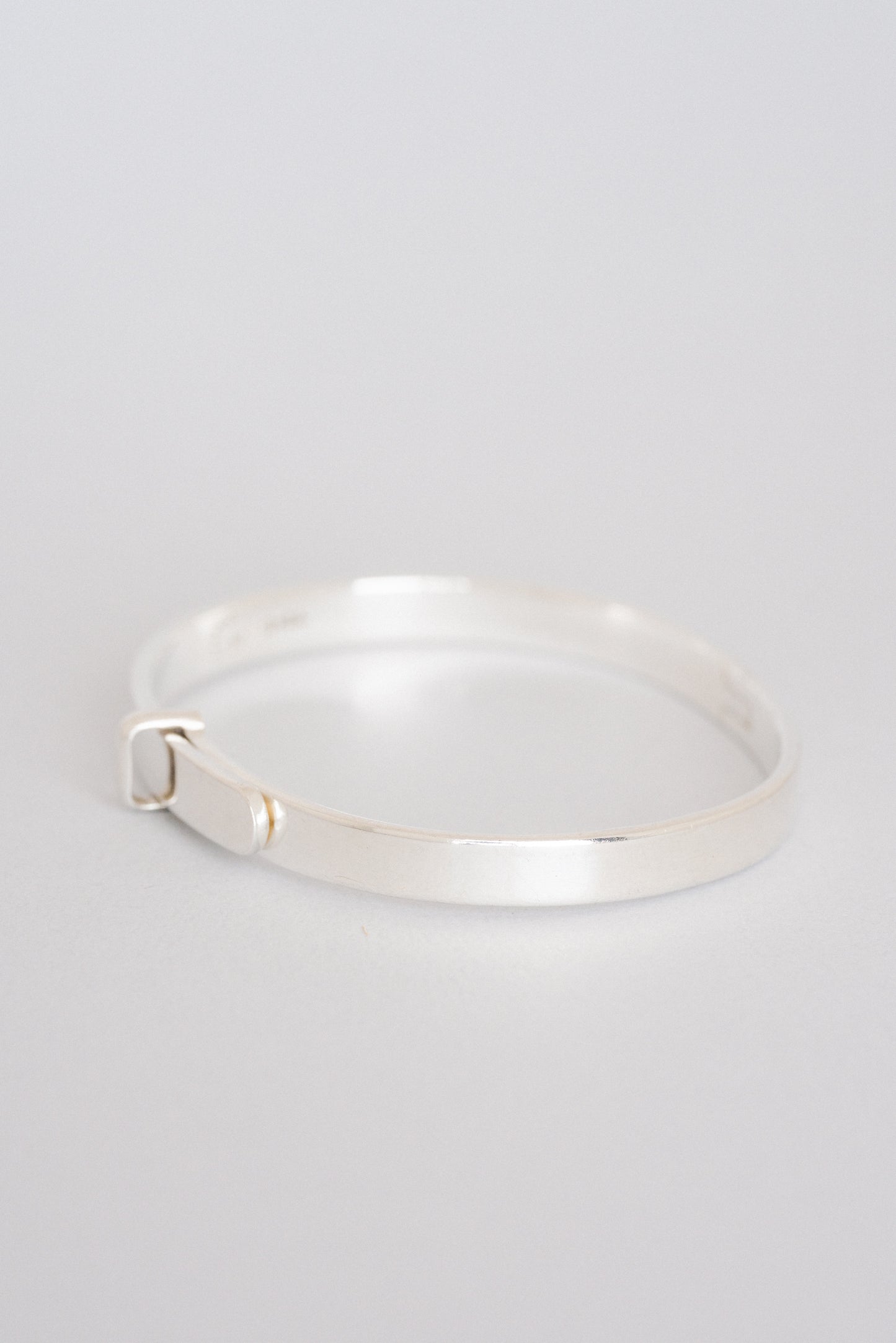 Minimal Line Bangle (Mexico)