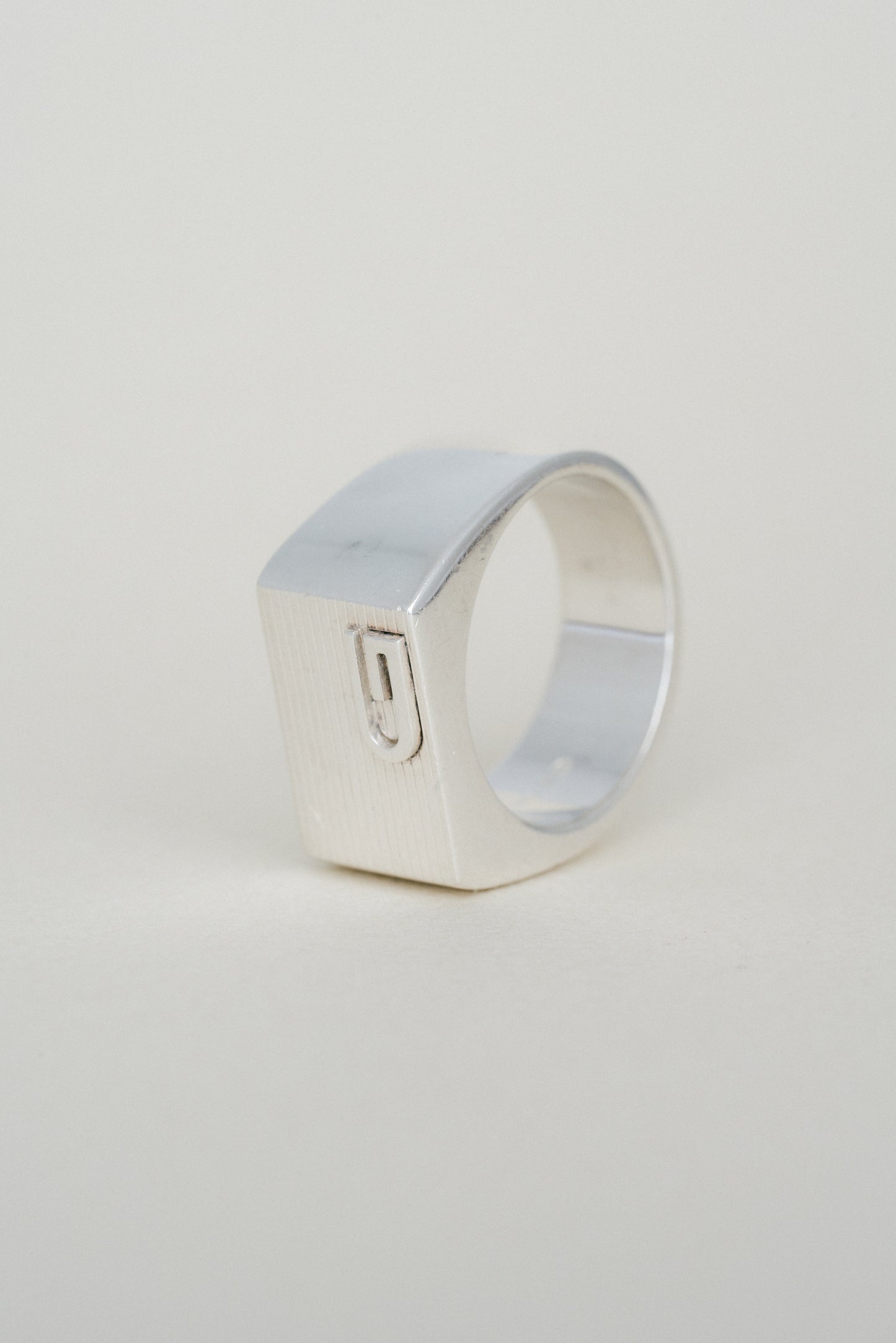 Gucci｜Signet Ring (Italy)