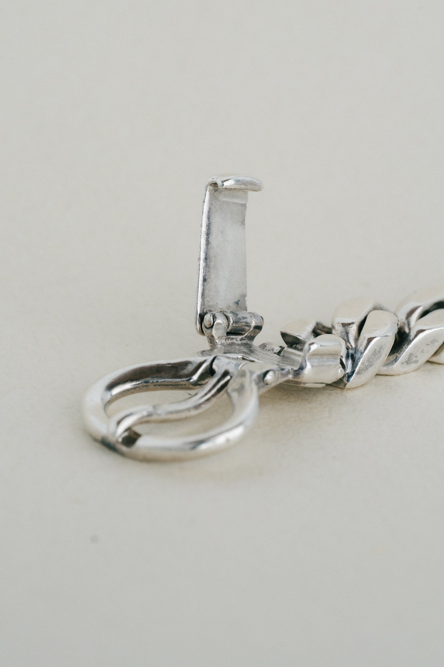 UNOAERRE｜Belt Buckle ID Bracelet (Italy)