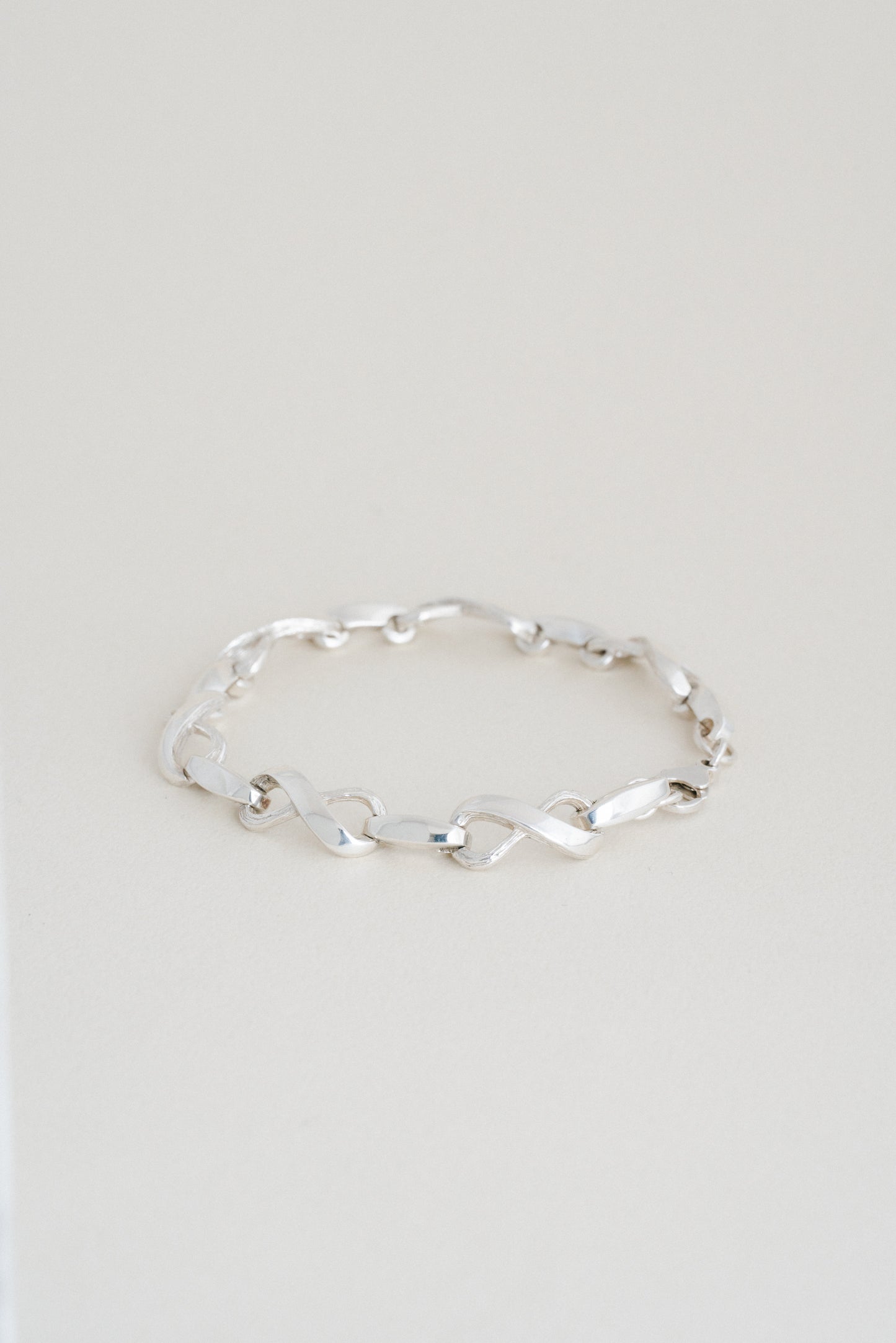 Figure-Eight Link Bracelet (UK)