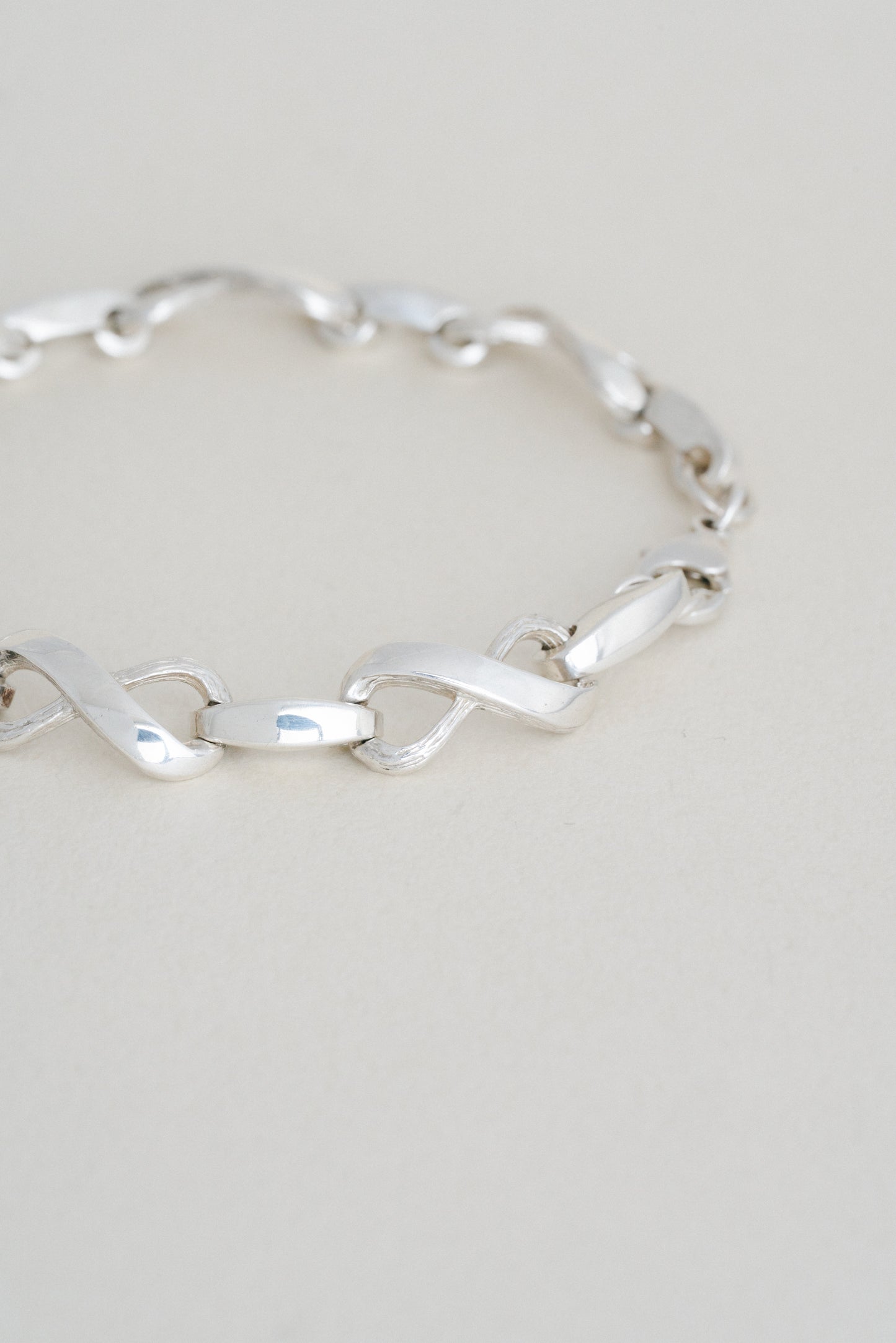 Figure-Eight Link Bracelet (UK)
