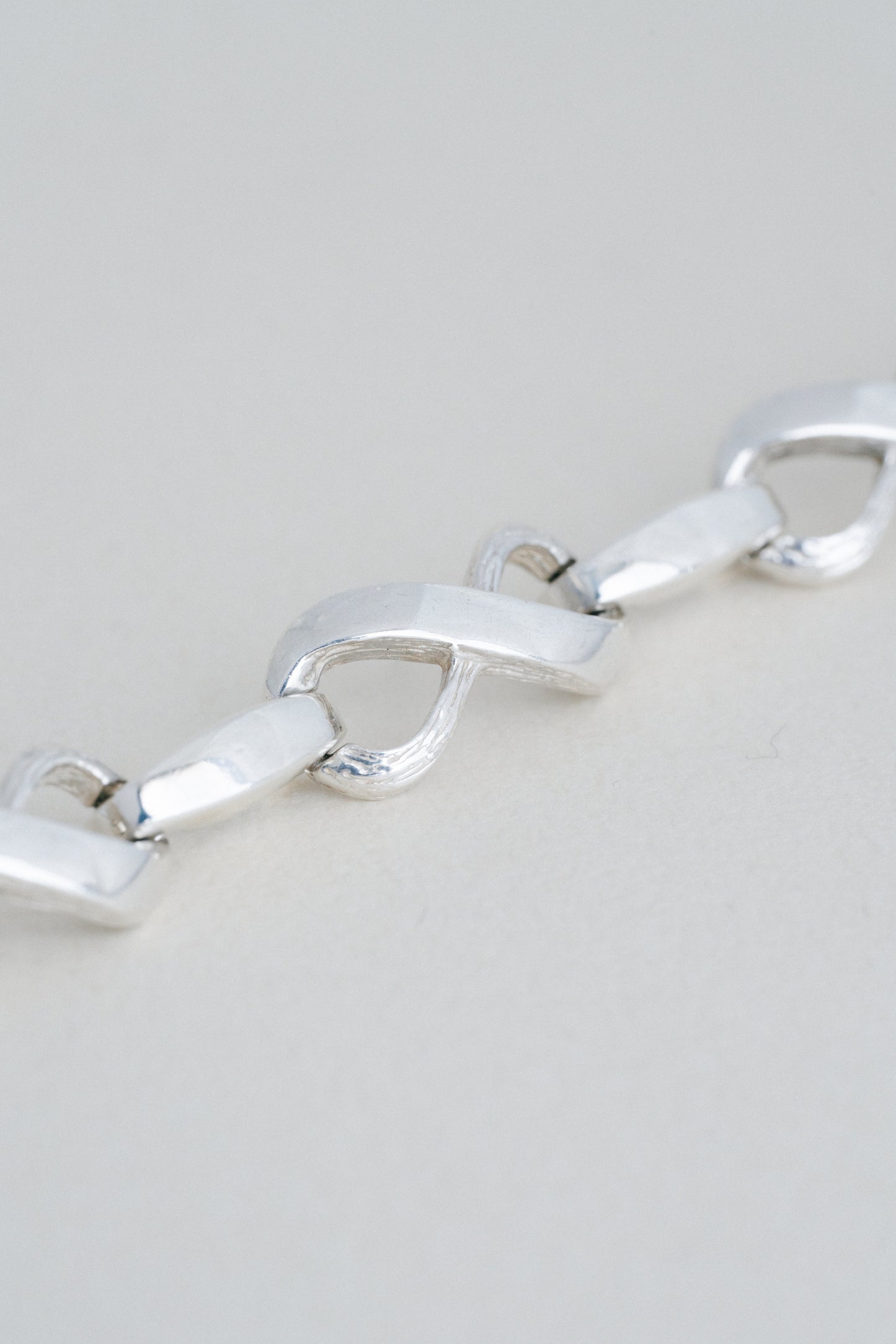 Figure-Eight Link Bracelet (UK)