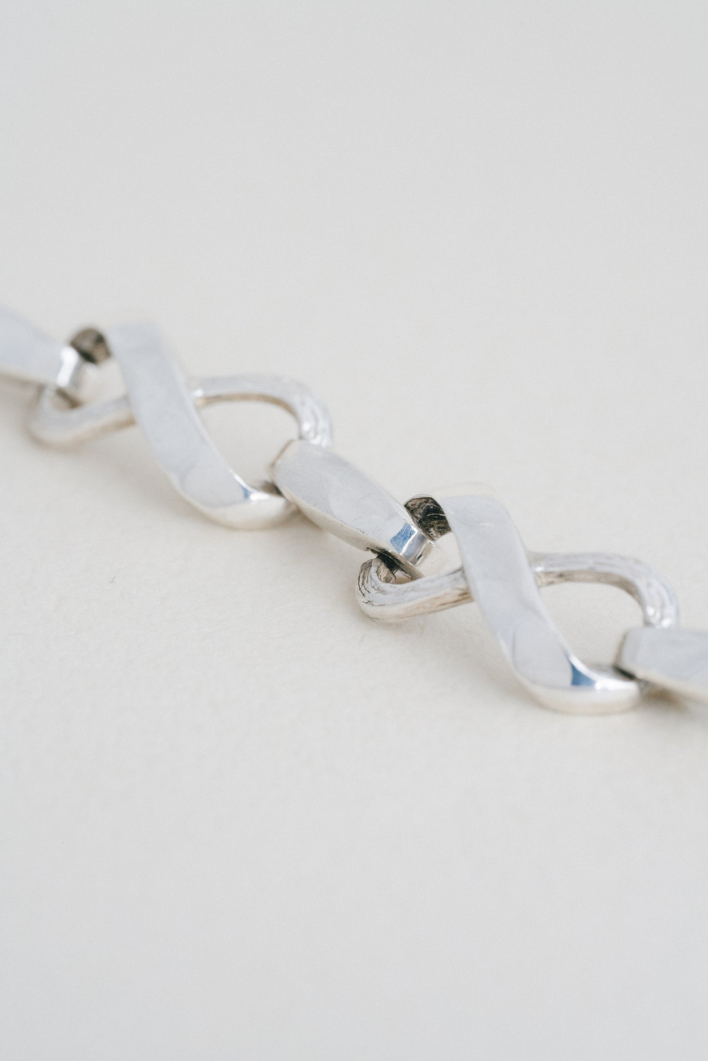 Figure-Eight Link Bracelet (UK)
