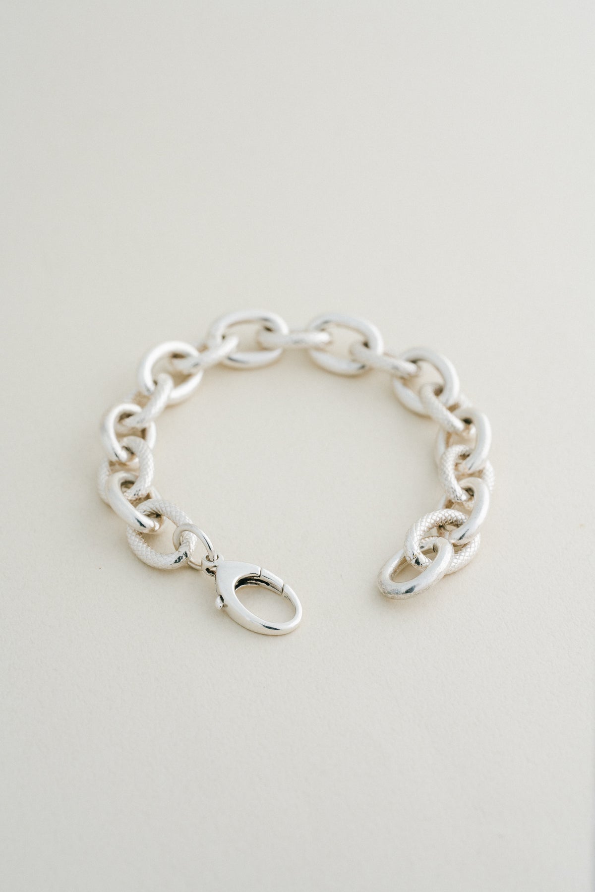 ARMBRUST｜Textured Oval Link Bracelet (USA)