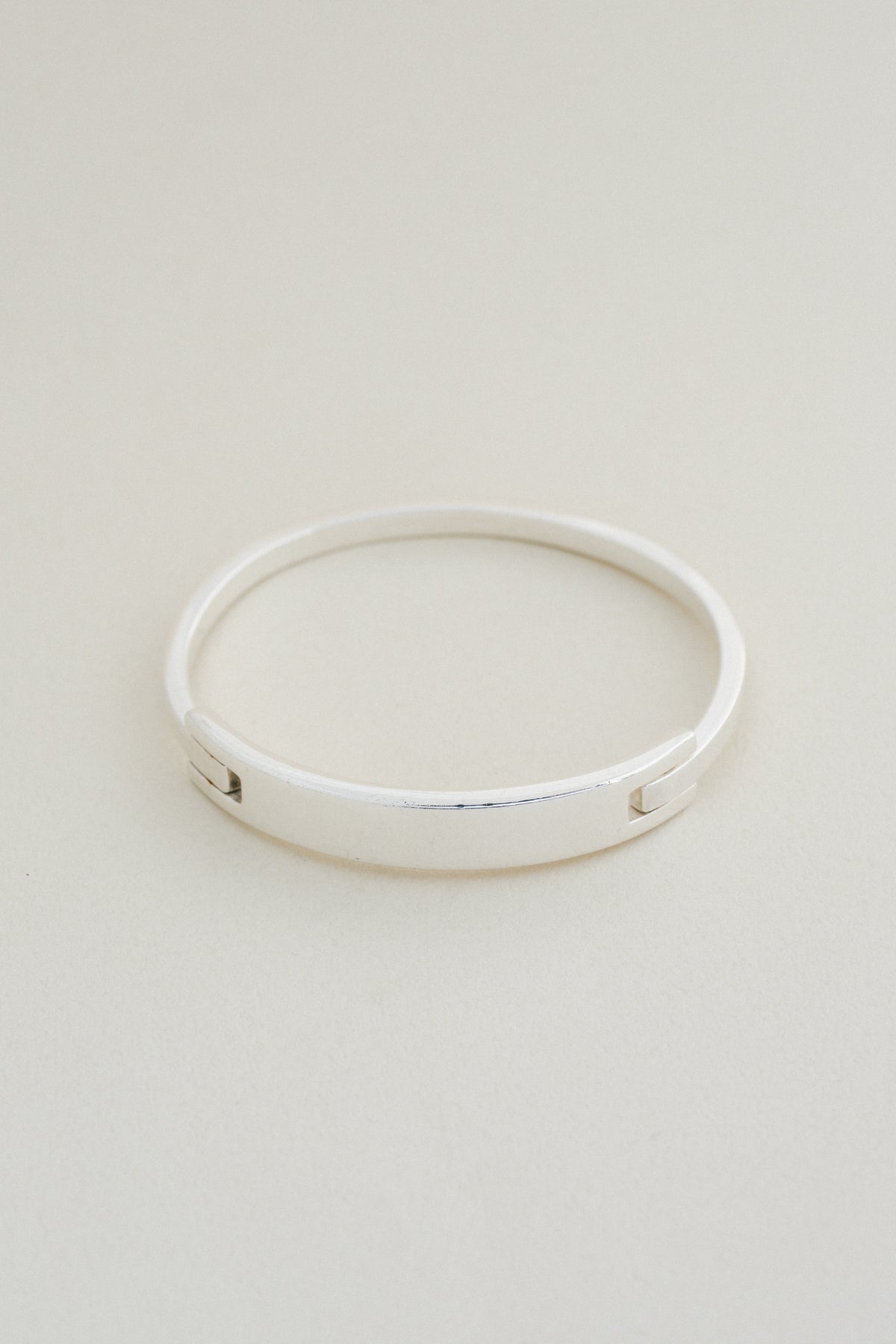 GUCCI｜Plate Bangle (Italy)