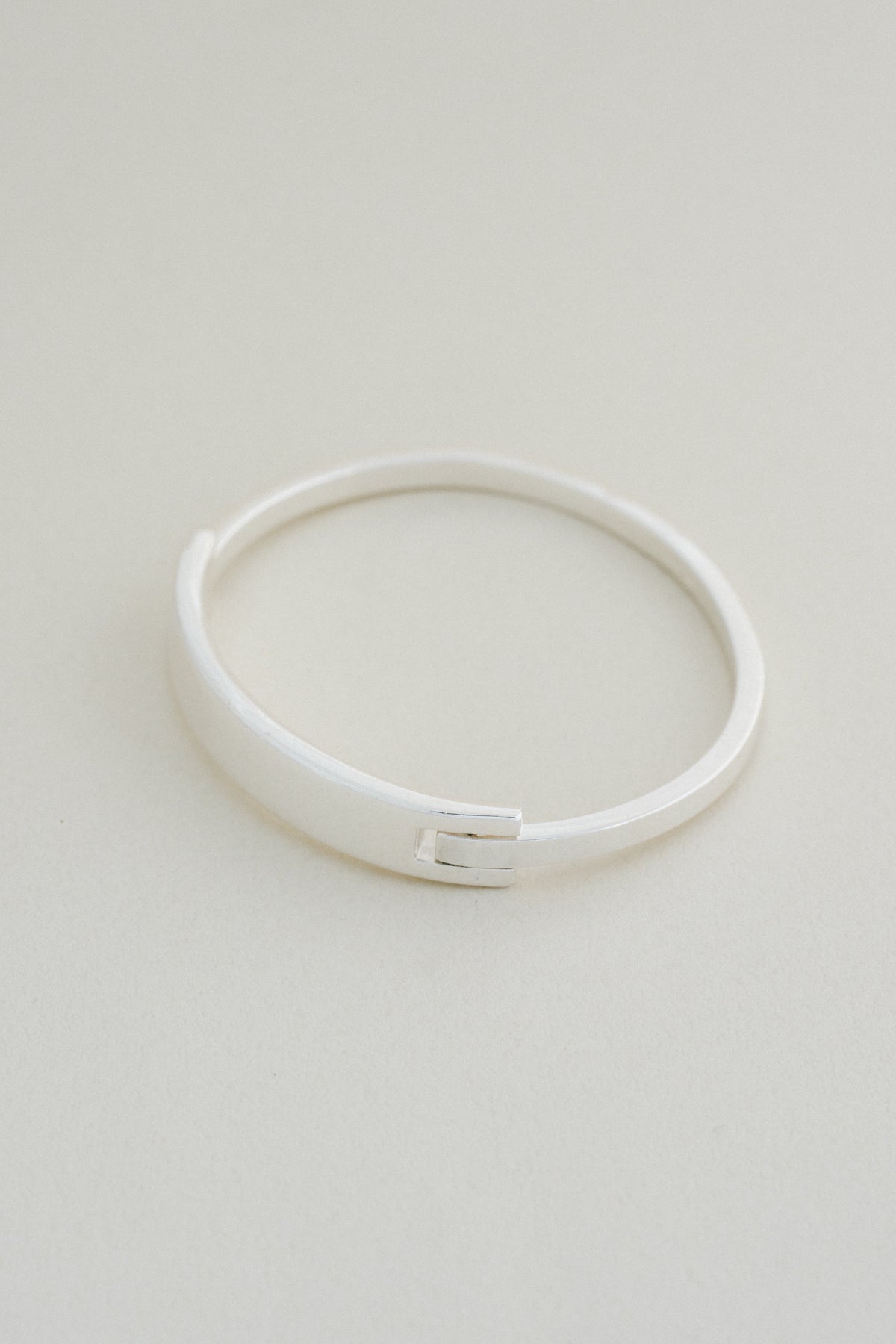 GUCCI｜Plate Bangle (Italy)