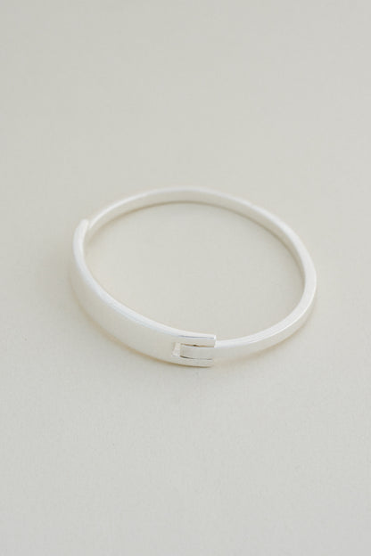 GUCCI｜Plate Bangle (Italy)