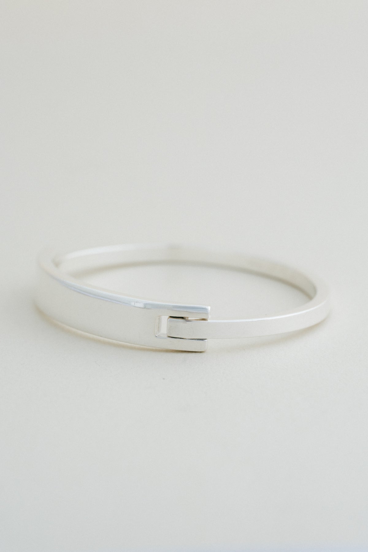 GUCCI｜Plate Bangle (Italy)