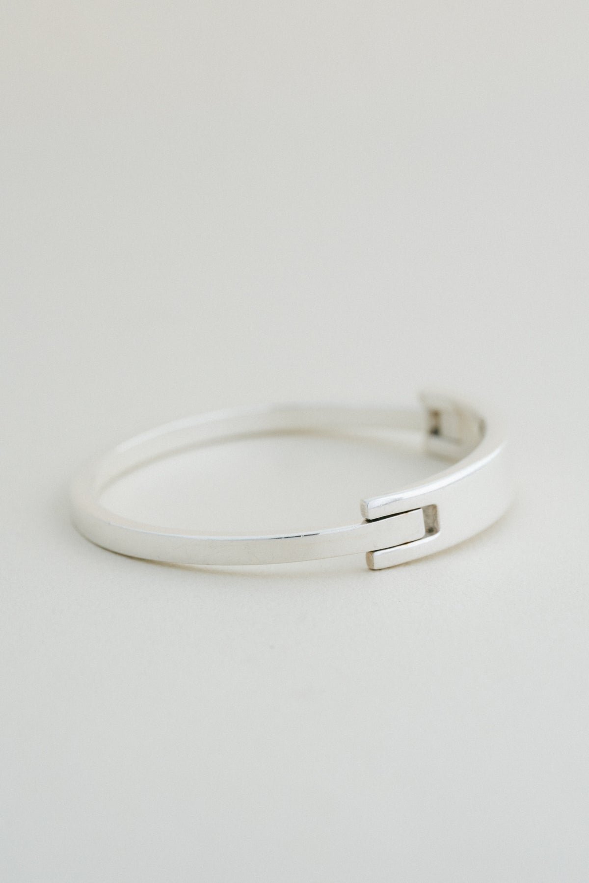GUCCI｜Plate Bangle (Italy)