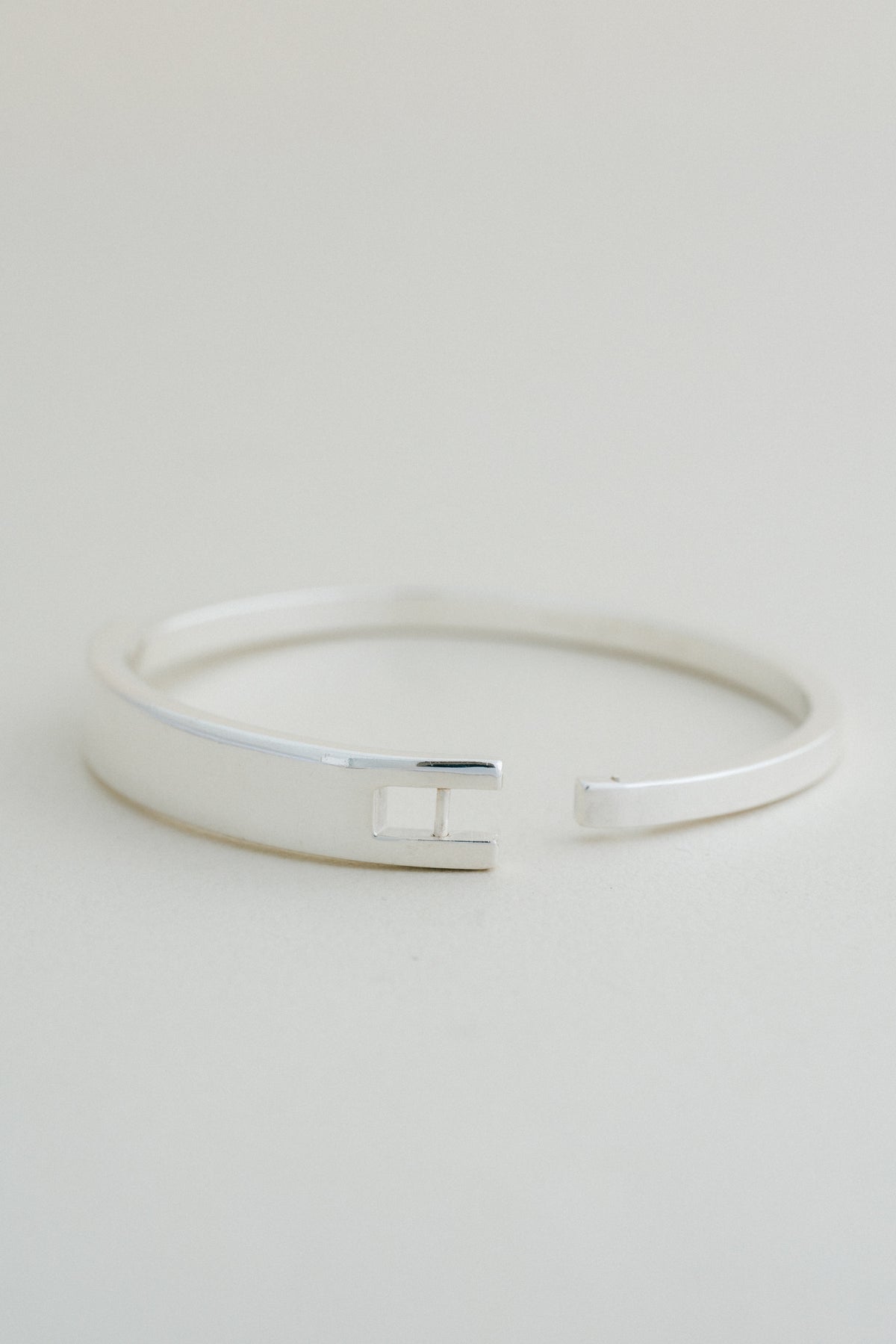 GUCCI｜Plate Bangle (Italy)