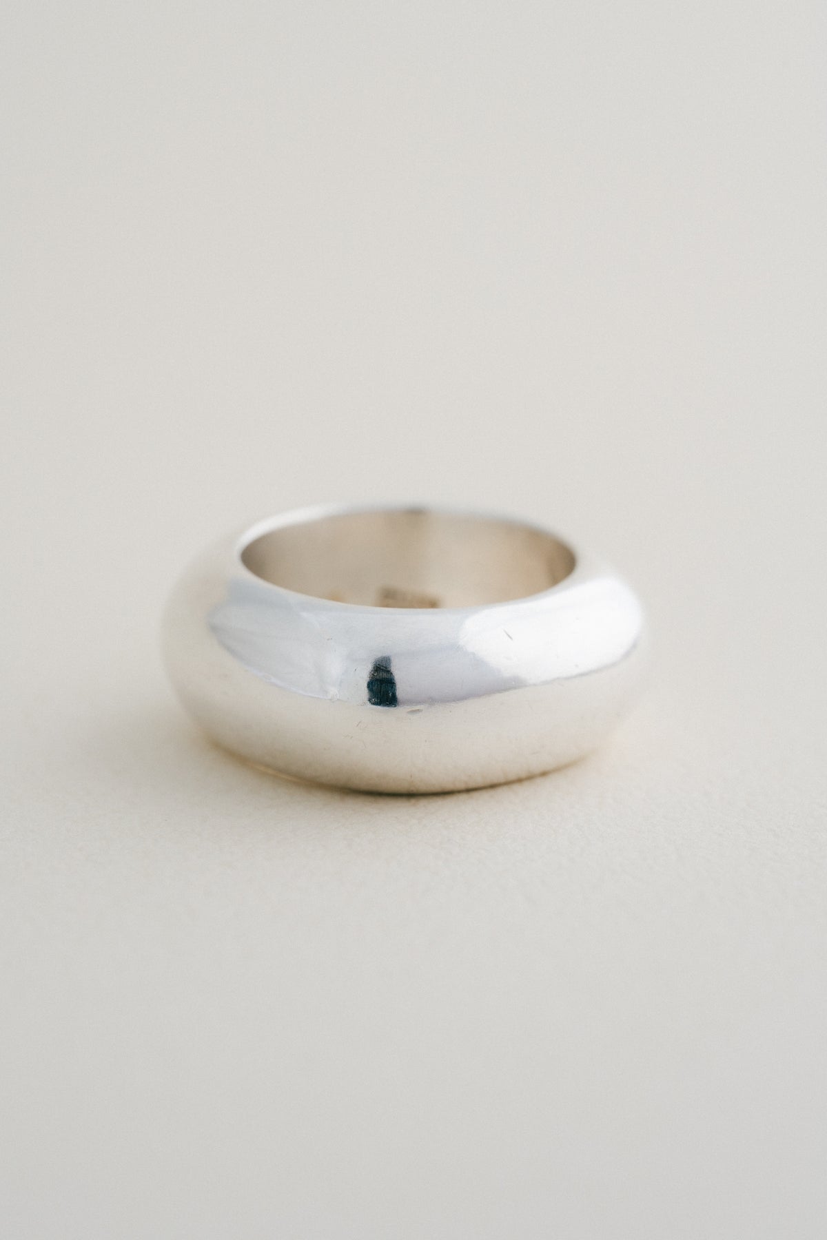 GUCCI｜Rounded Square Ring (Italy)