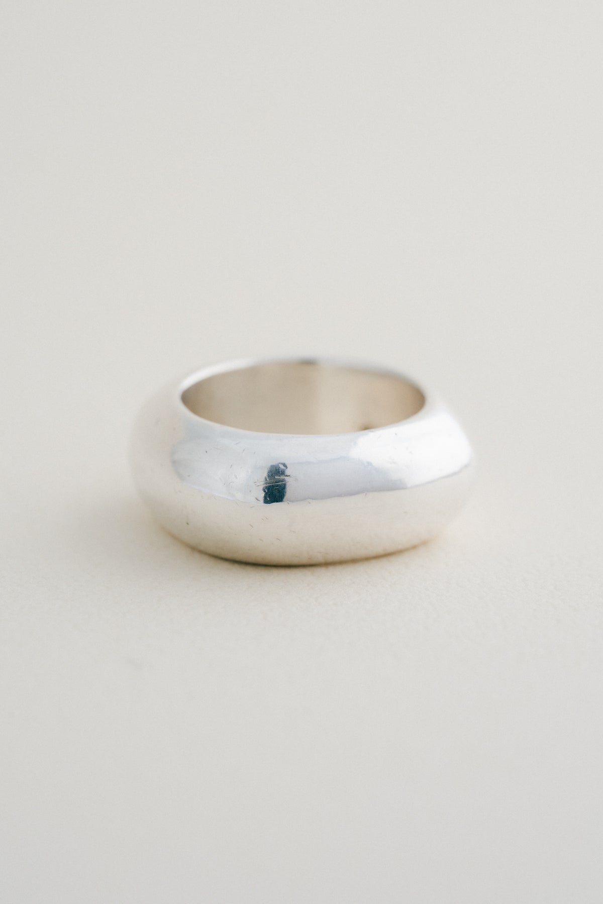 GUCCI｜Rounded Square Ring (Italy)