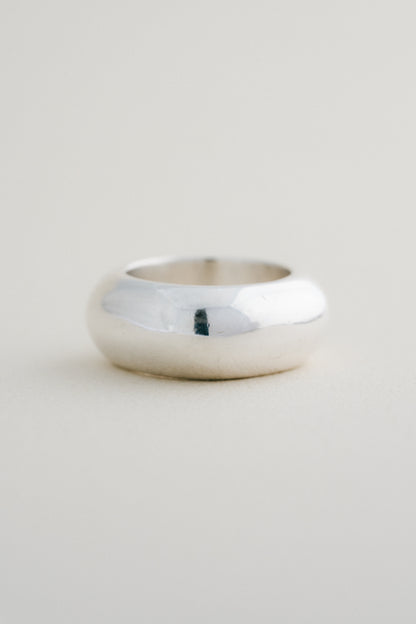 GUCCI｜Rounded Square Ring (Italy)