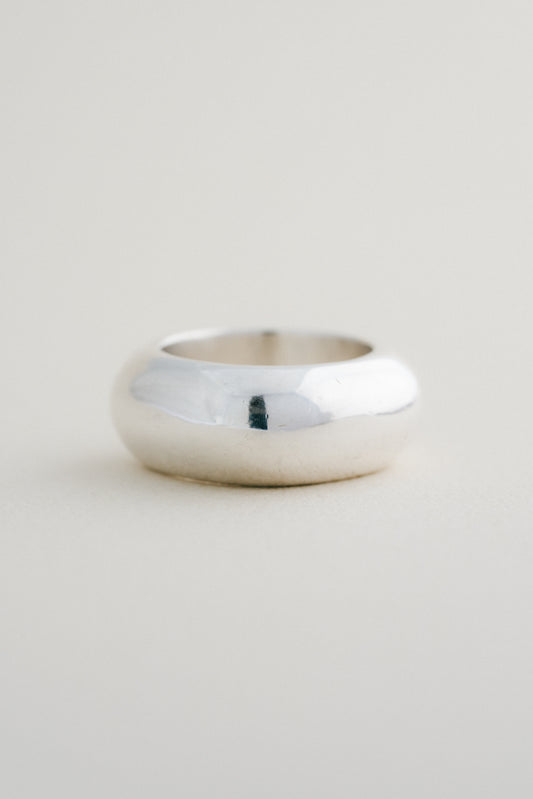 GUCCI｜Rounded Square Ring (Italy)