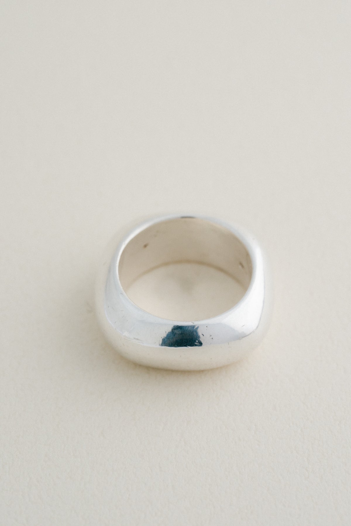 GUCCI｜Rounded Square Ring (Italy)