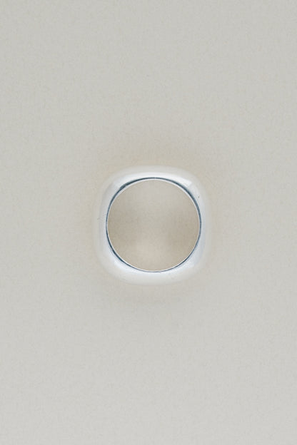 GUCCI｜Rounded Square Ring (Italy)